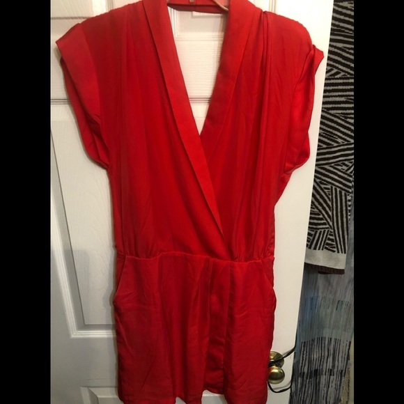 BCBGeneration size 12 silky red deep V front & open back pockets - Picture 4 of 13